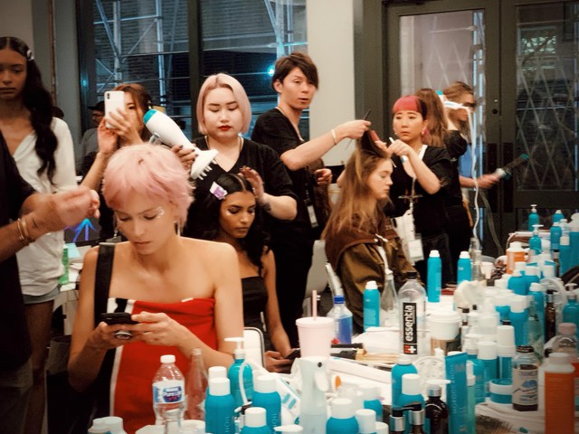 Gill Nguyễn – Phù thuỷ làm tóc được mời tham gia New York Fashion Week là ai? - Ảnh 3.