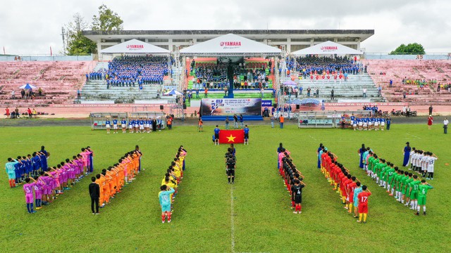 Người hâm mộ “phát sốt” với những trận đấu nghẹt thở của giải U13 Yamaha Cup 2019 tại Đắk Lắk - Ảnh 1.