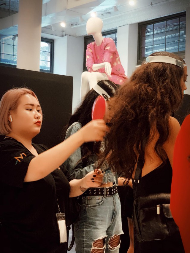 Gill Nguyễn – Phù thuỷ làm tóc được mời tham gia New York Fashion Week là ai? - Ảnh 4.
