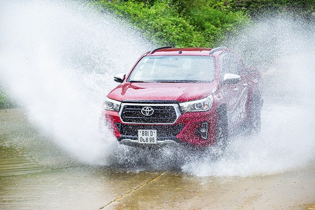 Khám phá Y Tý mùa vàng cùng bạn đồng hành Toyota Hilux - Ảnh 1.