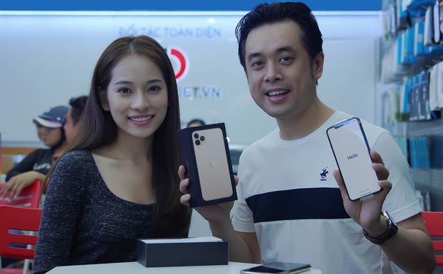 Sara Lưu “chơi lớn” tặng nhạc sĩ Dương Khắc Linh iPhone 11 Pro Max trị giá 79 triệu đồng nhưng chỉ được ngắm - Ảnh 4.