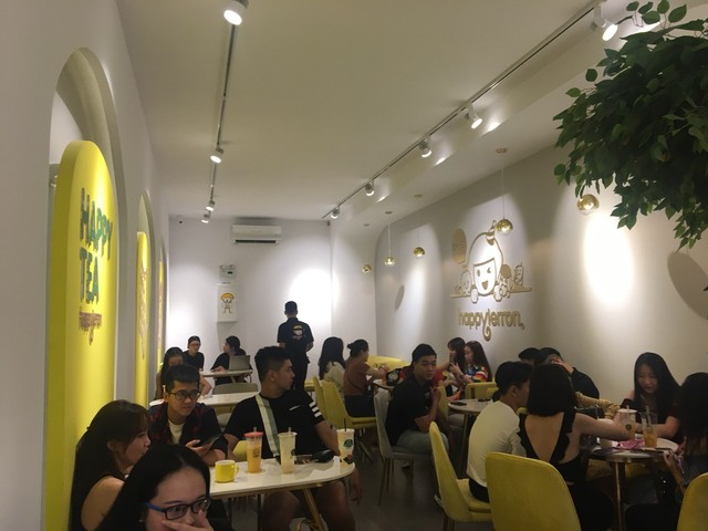 Trúc Nhân và Fabo Nguyễn gây náo loạn cả khu phố trà sữa, Happy Lemon chính thức đổ bộ thị trường Việt Nam - Ảnh 2.
