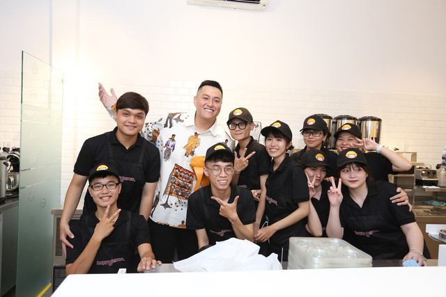 Trúc Nhân và Fabo Nguyễn gây náo loạn cả khu phố trà sữa, Happy Lemon chính thức đổ bộ thị trường Việt Nam - Ảnh 6.