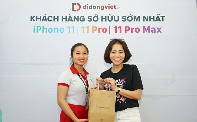 Ca sĩ Thu Minh sở hữu iPhone 11 Pro Max trong ngày đầu tiên mở bán tại Việt Nam - Ảnh 1.