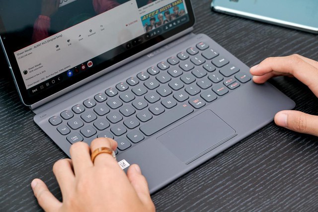 Cứ nghĩ m&aacute;y t&iacute;nh bảng chỉ để đọc truyện xem phim, d&ugrave;ng Galaxy Tab S6 xong mới thấy m&igrave;nh nhầm nặng - Ảnh 3.