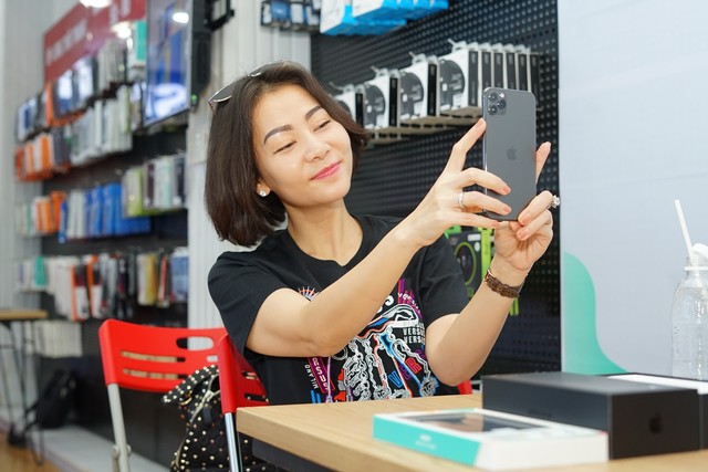 Ca sĩ Thu Minh sở hữu iPhone 11 Pro Max trong ngày đầu tiên mở bán tại Việt Nam - Ảnh 4.