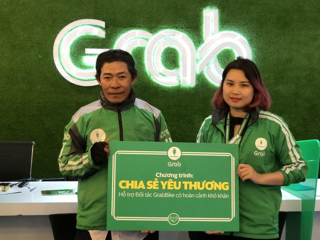 Điều tử tế từ Grab, theo ch&acirc;n b&aacute;c t&agrave;i từ ngo&agrave;i phố về đến tổ ấm - Ảnh 3.