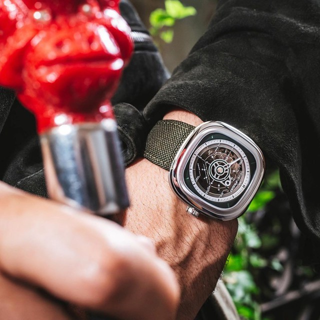Nhỏ hơn, nhẹ hơn v&agrave; mỏng hơn, SevenFriday mở rộng ng&ocirc;n ngữ thiết kế với T-Series - Ảnh 3.