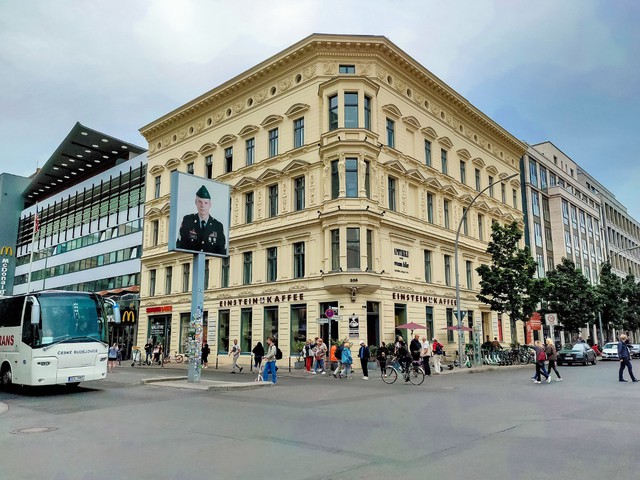 Mùa thu thủ đô Berlin hiện lên đầy rực rỡ qua bốn góc ảnh tuyệt đẹp của OPPO A9 2020 - Ảnh 1.