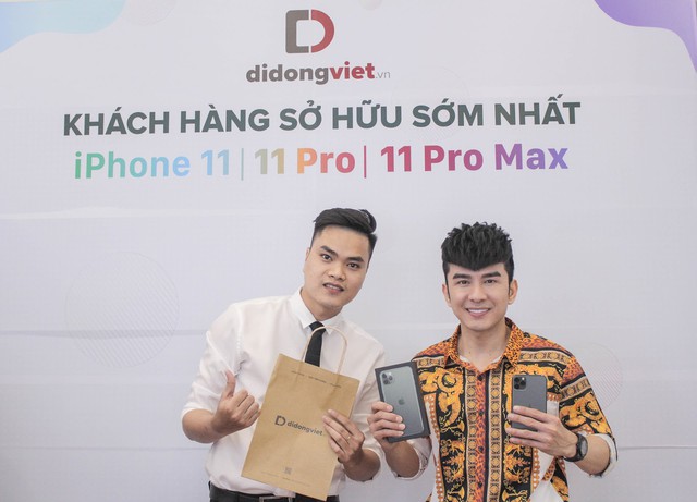 Anh Bo Đan Trường bất ngờ đến Di Động Việt để tậu iPhone 11 Pro Max - Ảnh 1.