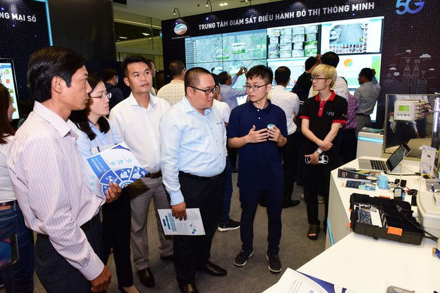 Người d&acirc;n TP.HCM th&iacute;ch th&uacute; trải nghiệm tốc độ 5G v&agrave; c&aacute;c dịch vụ IoT của Viettel - Ảnh 7.