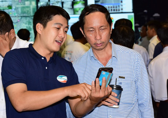 Người d&acirc;n TP.HCM th&iacute;ch th&uacute; trải nghiệm tốc độ 5G v&agrave; c&aacute;c dịch vụ IoT của Viettel - Ảnh 9.