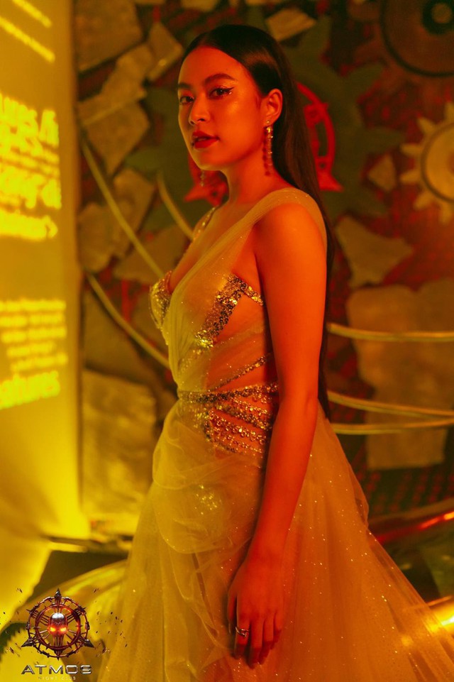 Diện trang phục gợi cảm, Tóc Tiên, Hoàng Thùy Linh khuấy động đêm nhạc với loạt hit đình đám - Ảnh 3.