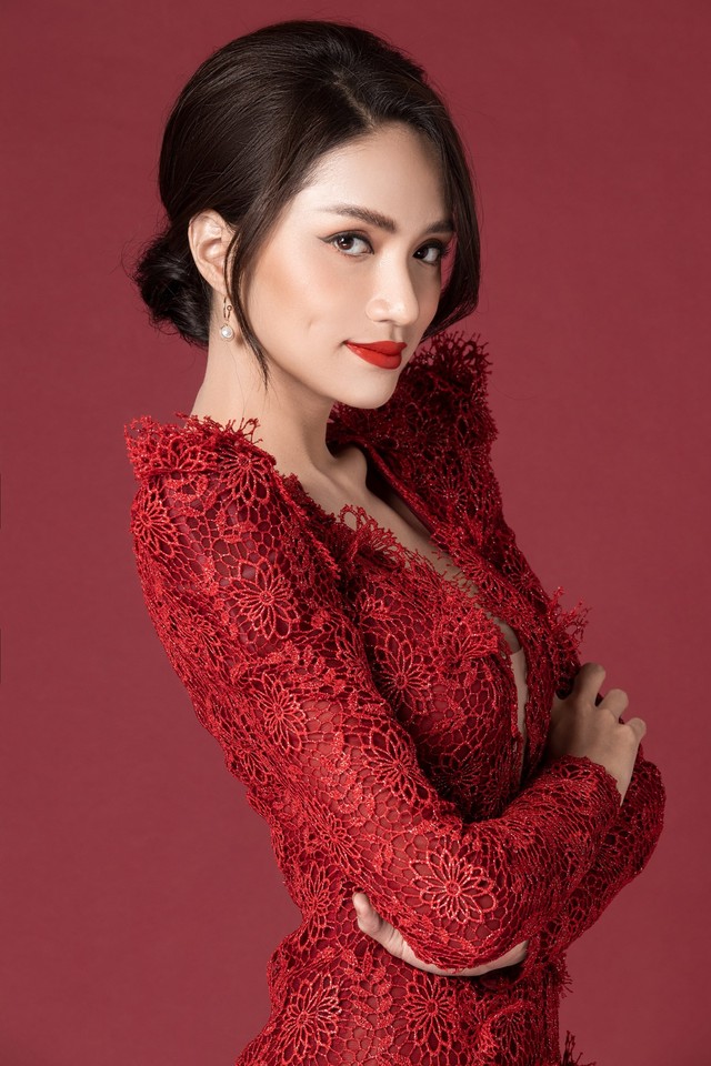 Chinh phục vương miện hoa hậu, Hương Giang lại được mời dự Paris Fashion Week, và cô nàng thực sự xứng đáng! - Ảnh 5.