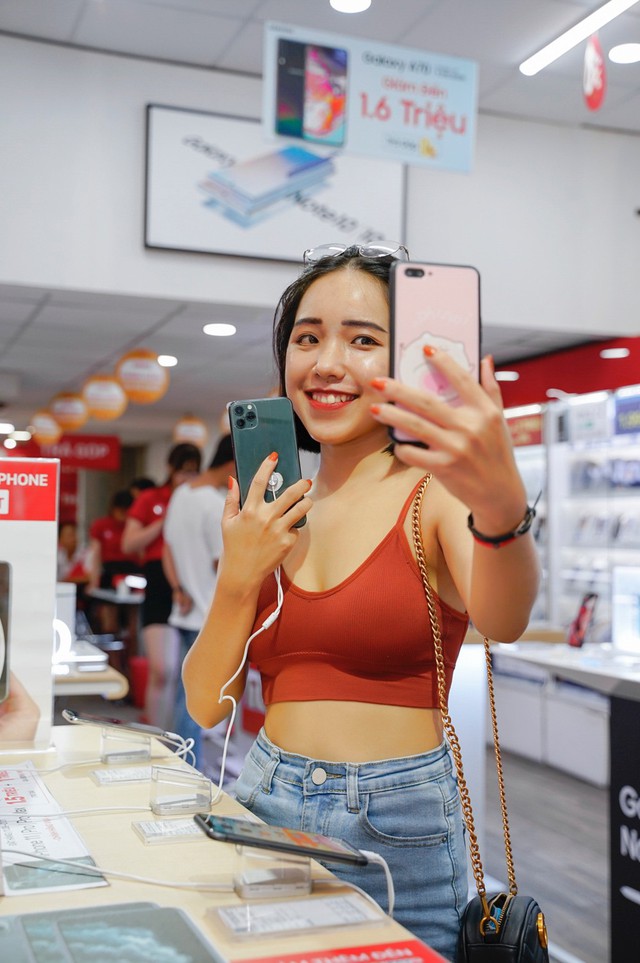 CellphoneS tiên phong trưng bày “demo” iPhone 11 tại hệ thống, mời đến trải nghiệm! - Ảnh 1.