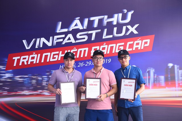 Hàng nghìn lượt khách phấn khích lái thử xe VinFast Lux tại Hà Nội - Ảnh 13.