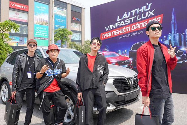 Hàng nghìn lượt khách phấn khích lái thử xe VinFast Lux tại Hà Nội - Ảnh 14. Hàng nghìn lượt khách phấn khích lái thử xe VinFast Lux tại Hà Nội - Ảnh 14.