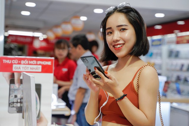 CellphoneS tiên phong trưng bày “demo” iPhone 11 tại hệ thống, mời đến trải nghiệm! - Ảnh 2.