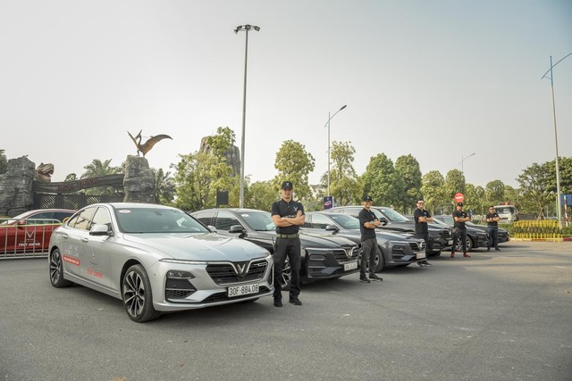 Hàng nghìn lượt khách phấn khích lái thử xe VinFast Lux tại Hà Nội - Ảnh 6.