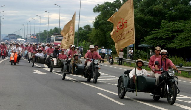 Diễu hành xe cổ kết hợp trình diễn nhạc cụ dân tộc ở Hội An và Mỹ Sơn - Ảnh 2.