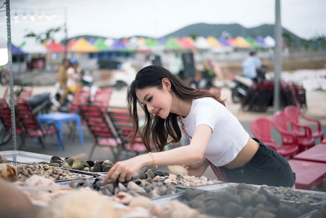 Vừa khai trương, chợ đêm Ha Tien Night Market bất ngờ lọt top điểm đến hấp dẫn phía Nam - Ảnh 3.