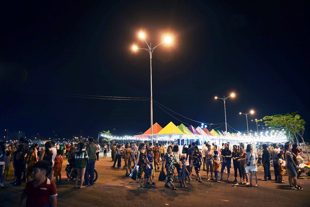 Vừa khai trương, chợ đêm Ha Tien Night Market bất ngờ lọt top điểm đến hấp dẫn phía Nam - Ảnh 5.