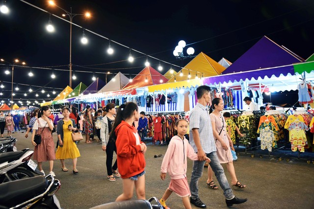 Vừa khai trương, chợ đêm Ha Tien Night Market bất ngờ lọt top điểm đến hấp dẫn phía Nam - Ảnh 7.