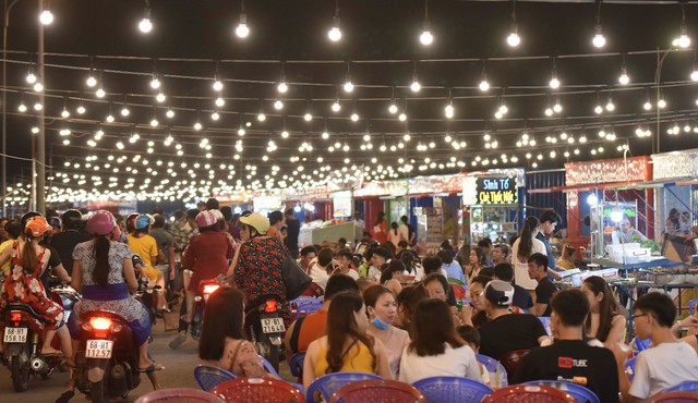 Vừa khai trương, chợ đêm Ha Tien Night Market bất ngờ lọt top điểm đến hấp dẫn phía Nam - Ảnh 8.