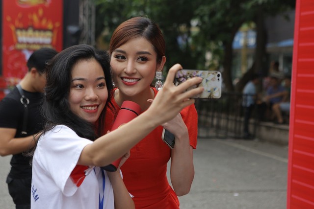 Th&aacute;ch thức nắng n&oacute;ng vẫn cứ tươi c&ugrave;ng tr&agrave; Dr Thanh - Ảnh 1.