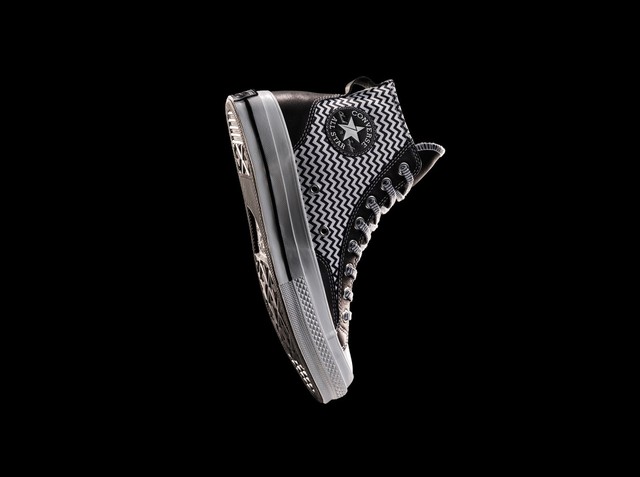 Converse Mission V - Đứa con lai thời trang trong bộ gen b&oacute;ng rổ - Ảnh 1.