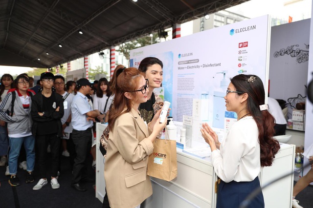 Những khoảnh khắc đẹp tr&ecirc;n đường đua HCMC Marathon 2020 - Ảnh 9.