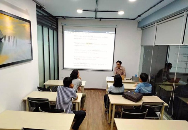 Thầy La Thành Triết – Người ở độ tuổi trung niên vẫn có thể sử dụng thành thạo tiếng Anh trong thời gian ngắn - Ảnh 1. Thầy La Thành Triết – Người ở độ tuổi trung niên vẫn có thể sử dụng thành thạo tiếng Anh trong thời gian ngắn - Ảnh 1.
