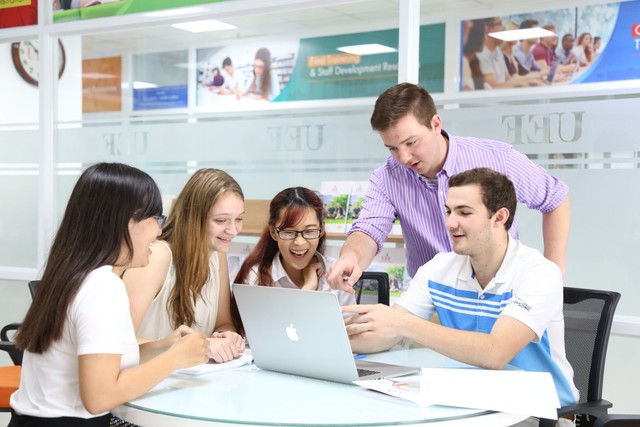 Đằng sau c&acirc;u chuyện nghỉ học qu&aacute; 3 buổi l&agrave; bị gọi về b&aacute;o phụ huynh: Cho&aacute;ng với dịch vụ chăm s&oacute;c sinh vi&ecirc;n của UEF - Ảnh 7.
