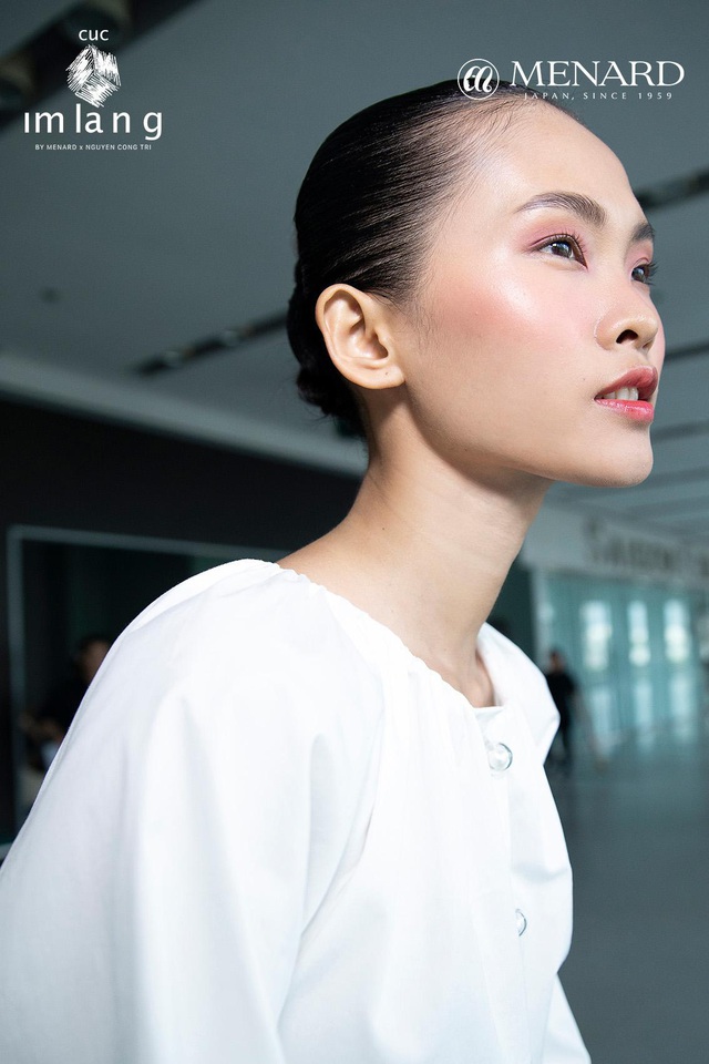 Makeup artist Nam Trung chia sẻ phong cách trang điểm Á Đông trong show diễn độc quyền của NTK Công Trí - Ảnh 7.
