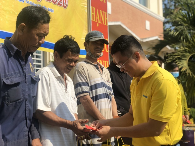 Hành trình “Tết yêu thương” 2020 của Nam A Bank trao hàng trăm suất quà Tết cho những hoàn cảnh khó khăn - Ảnh 9.