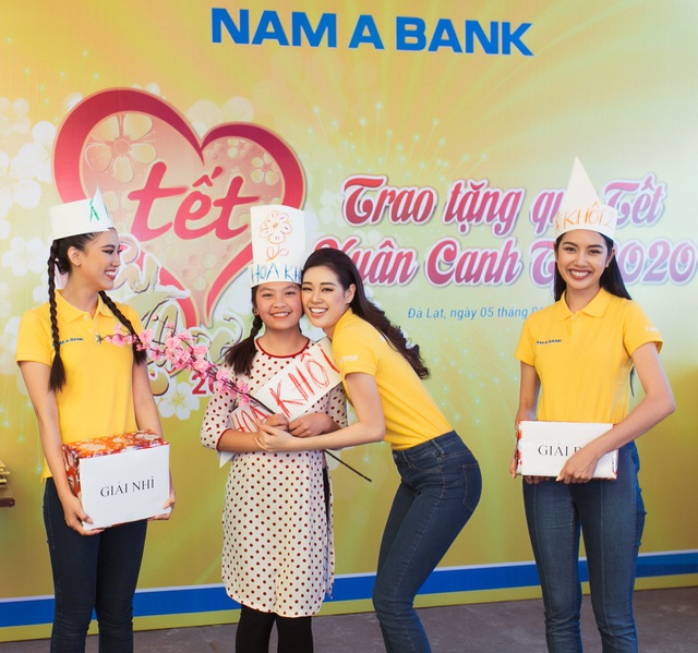 Hành trình “Tết yêu thương” 2020 của Nam A Bank trao hàng trăm suất quà Tết cho những hoàn cảnh khó khăn - Ảnh 6.