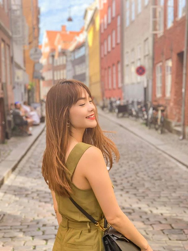 5 phút học ngay cách Minh Hằng diện đồ và chọn son để tươi xinh suốt mấy mùng Tết - Ảnh 10.