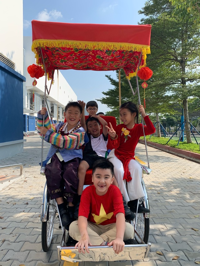Các bạn nhỏ trường BIS Hà Nội siêu đáng yêu trong MV mừng xuân Canh Tý 2020 cùng với ca sĩ Mỹ Dung - Ảnh 3.
