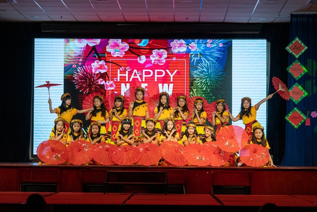 Các bạn nhỏ trường BIS Hà Nội siêu đáng yêu trong MV mừng xuân Canh Tý 2020 cùng với ca sĩ Mỹ Dung - Ảnh 4.
