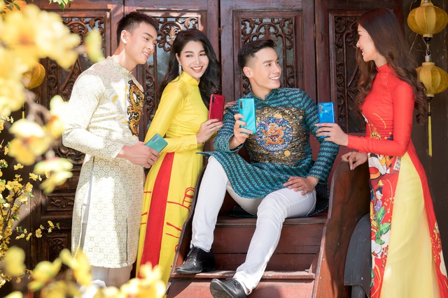 Cao Xu&acirc;n T&agrave;i c&ugrave;ng c&aacute;c Nam vương, Hoa hậu xuống phố ng&agrave;y Xu&acirc;n - Ảnh 6.