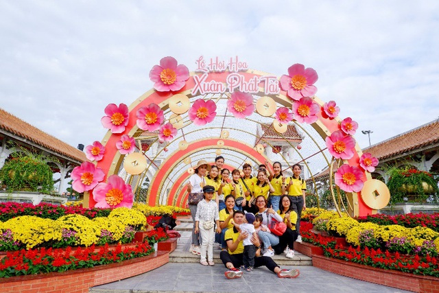 Hàng ngàn du khách tới check in lễ hội hoa tại Sun World Danang Wonders - Ảnh 1.