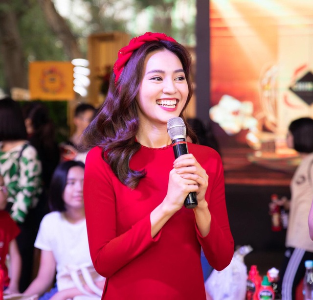 Á hậu Phương Nga cùng Ninh Dương Lan Ngọc xúng xính váy áo tham dự Festival ẩm thực Việt trước thềm năm mới - Ảnh 2.