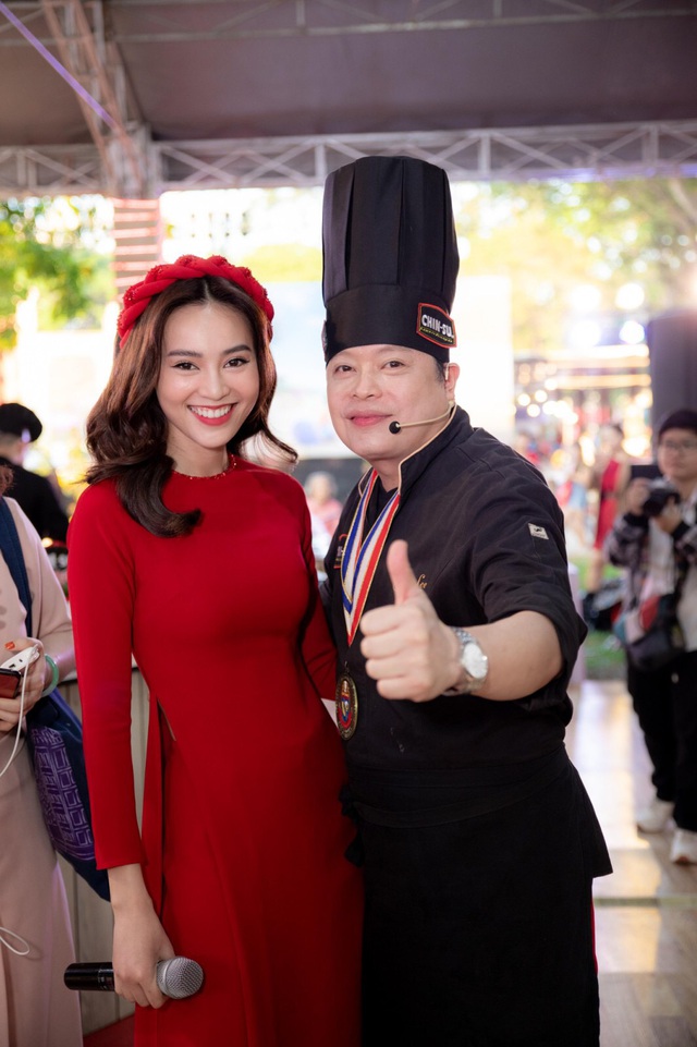Á hậu Phương Nga cùng Ninh Dương Lan Ngọc xúng xính váy áo tham dự Festival ẩm thực Việt trước thềm năm mới - Ảnh 5.