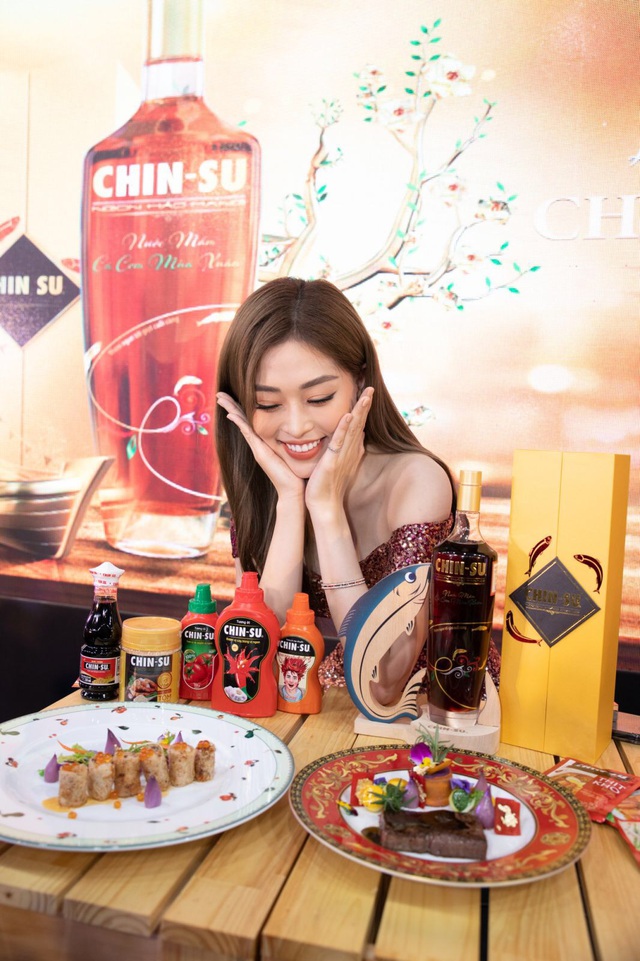 Á hậu Phương Nga cùng Ninh Dương Lan Ngọc xúng xính váy áo tham dự Festival ẩm thực Việt trước thềm năm mới - Ảnh 6.