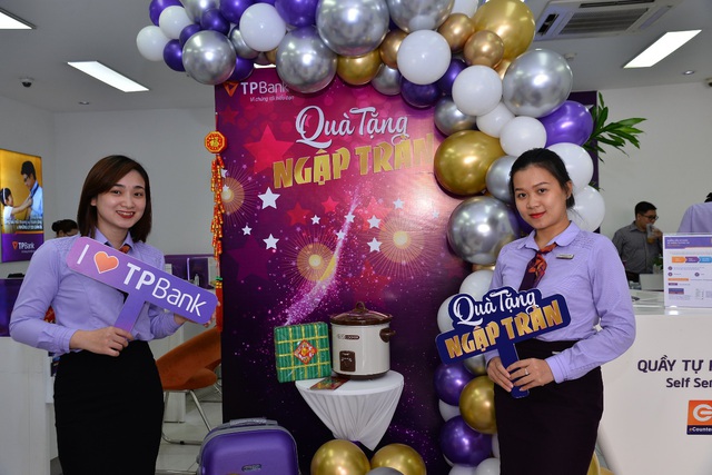 TPBank tặng 33.000 phần qu&agrave; cho kh&aacute;ch h&agrave;ng nh&acirc;n dịp năm mới - Ảnh 3.