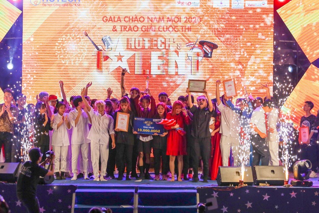 Qu&aacute;n qu&acirc;n HUTECH&rsquo;s Talent 2020 xuất sắc kể chuyện trầm cảm bằng vũ đạo - Ảnh 1.