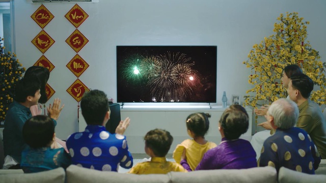 Tết này sợ khói bụi, kẹt xe? Nằm nhà giải trí với gia đình, mời bạn bè tới chơi thôi - Ảnh 1.