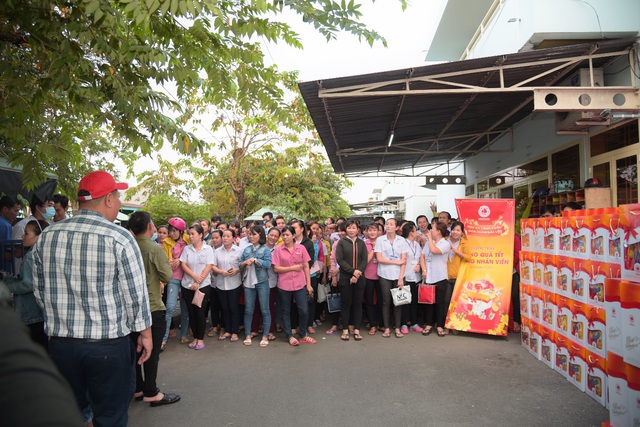 Chương trình tặng quà Tết Canh Tý 2020 cho người lao động của Công ty bánh kẹo Hải Hà - Ảnh 1.
