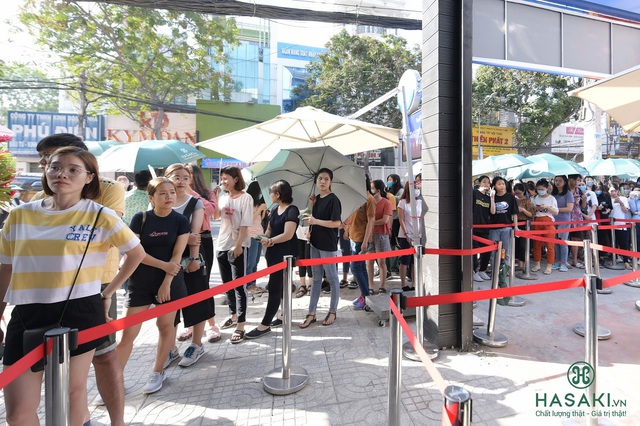 Hàng ngàn người “đổ xô” đến khai trương Hasaki chi nhánh 7 để trải nghiệm và mua sắm mỹ phẩm cao cấp với giá hời chưa từng có - Ảnh 2.