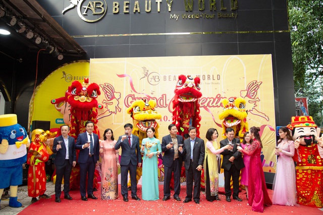 Đắm ch&igrave;m trong kh&ocirc;ng gian mua sắm tại chuỗi b&aacute;n lẻ mỹ phẩm AB Beauty World vừa khai trương - Ảnh 1.